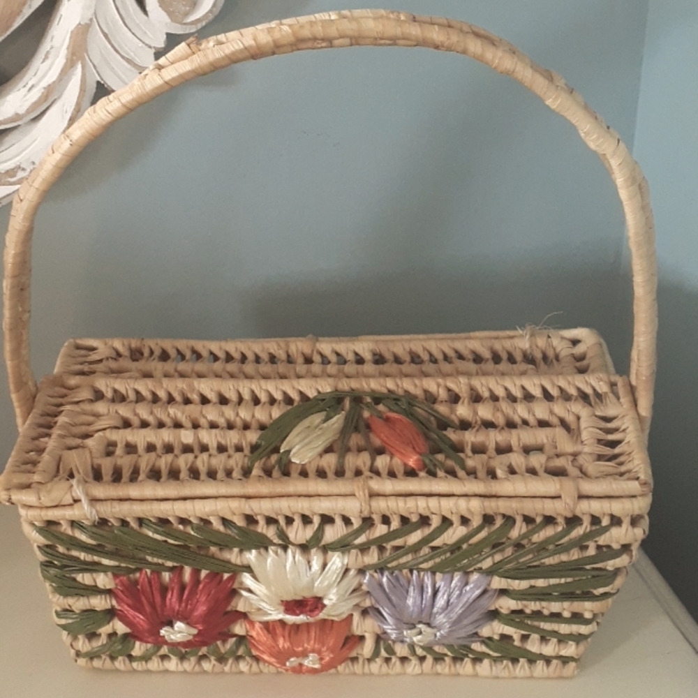 + Vintage wicker embroidered picnic style handbag